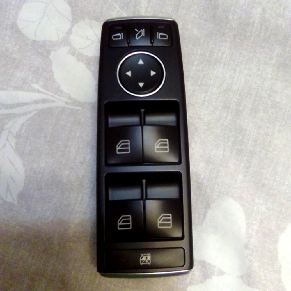 2017 Mercedes Benz control Module